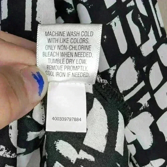 Apt 9 petite medium Poly black & white geometric hidden button business blouse - Picture 4 of 10